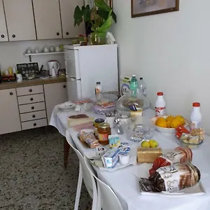 Bed & Breakfast Victoria, Katánie